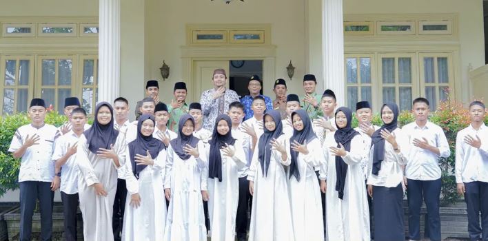 Sowan Pengasuh Ponpes Lirboyo, SMAN 5 Taruna Brawijaya Mohon Doa Restu untuk Wisuda Tahfidz